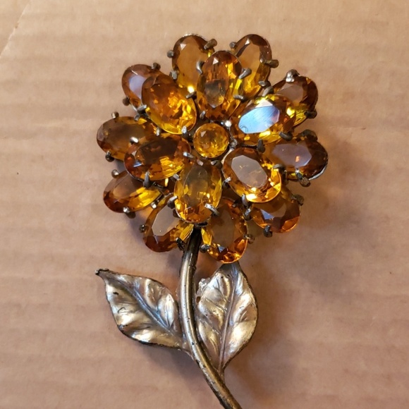 Jewelry - Vintage brooch amber color/gold color flower #24